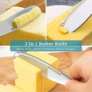 Set di 2 Coltelli Spalmatori 3 in 1 in Acciaio Inox per Burro e Formaggio con Fori per Arachidi, Utensili da Cucina - Product Image 3