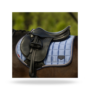 Tapis de selle classique pour dressage à contact étroit avec doublure en maille respirante pour la protection du cheval et l'équitation - Product Image 4