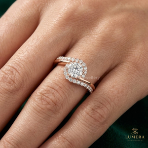 Anillo solitario de lujo con corte redondo, banda trenzada con diamantes pavé, engaste clásico de seis puntas, anillo personalizado para dama de honor - Product Image 4