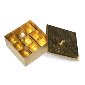 Ensemble de boîtes à épices en laiton finition or premium, gaufrées à la main, hermétiques, pour une cuisine authentique et respectueuse de l'environnement - Product Image 5