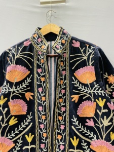 Chaqueta de terciopelo con bordado Suzani hecho a mano, chaqueta Suzani, ropa de invierno, abrigo para mujer, regalo para ella - Product Image 5