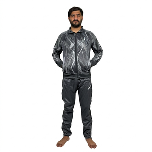 ชุดวอร์มผู้ชายคุณภาพพรีเมียม พิมพ์ลายแบบซับลิเมชั่น มีฮู้ด น้ำหนักเบา ปรับแต่งโลโก้ได้ตามต้องการ แห้งเร็ว ระบายอากาศได้ดี - Product Image 1