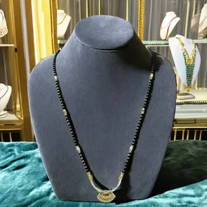 Mangalsutra traditionnel en or 22 carats avec perles noires et pendentif œil design pour femmes mariées, à porter au quotidien et pour les occasions festives - Product Image 3