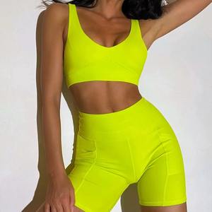 Ensemble de yoga personnalisé en gros, grande taille, respirant, sans couture, soutien-gorge de sport et short taille moyenne, couleur unie, doux, offrant un bon maintien et un ajustement confortable - Product Image 3