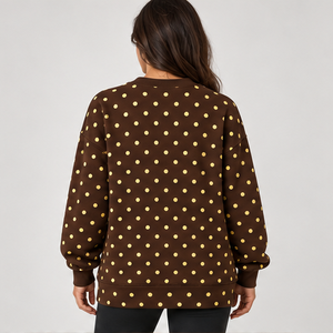 Sweat-shirt à col rond pour femme, couleur marron chocolat, avec pois jaunes dorés sur toute la surface, manches longues, logo personnalisé - Product Image 3