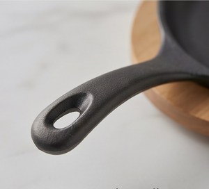 Plato Ovalado de Hierro Fundido con Base de Madera, Estilo Nórdico, Perfecto para Comidas Personalizadas y Servicios de Comida Hechos a Mano - Product Image 5