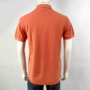 Lot en gros de chemises solides anti-rides orange – 100 % coton durable pour hommes, idéales pour les uniformes et les vêtements de sport - Product Image 2