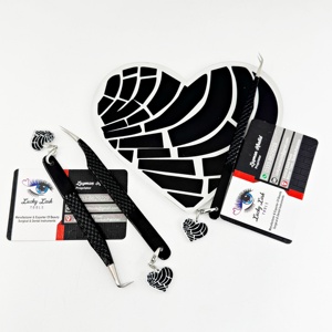 Bandeja de Acrílico para Pestañas Lucky Lash con Forma de Corazón y 3 Pinzas de Acero Inoxidable Negras para Extensión de Pestañas y LASH TILES - Product Image 1