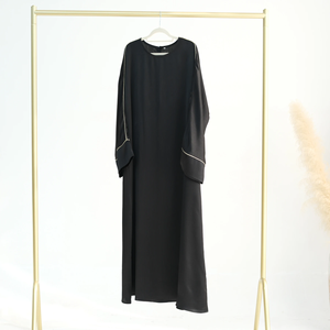 Nueva Abaya Premium de Manga Larga, Satén Arrugado, Diseño Sencillo con Bolsillos, Ropa Islámica para Mujer - Product Image 5