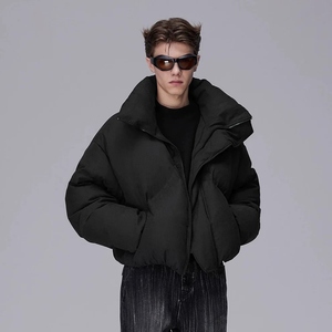 Gilet matelassé léger et compressible pour homme, résistant à l'eau, idéal pour la superposition en extérieur - Product Image 4