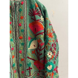 Veste à col mandarin verte pour femme, style ethnique, broderie florale faite à la main, manches longues, style printemps, tissu en velours - Product Image 5