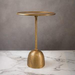 Table d'appoint en métal avec plateau en bois, alliant texture naturelle et robustesse industrielle pour la maison - Product Image 5