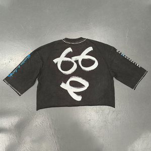Camiseta Gráfica Oversize Premium con Estampado Urbano Personalizado y Detalles Tachonados, Ajuste Holgado, Algodón Pesado, Ropa de Moda Urbana - Product Image 2