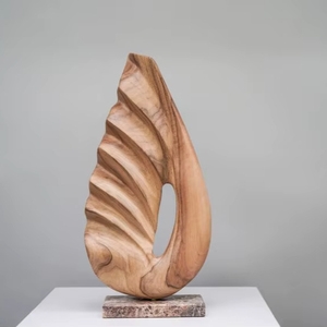 Elegante Escultura de Madera Hecha a Mano, Arte Decorativo de Madera Sólida para Exhibición en Sala de Estar - Product Image 1