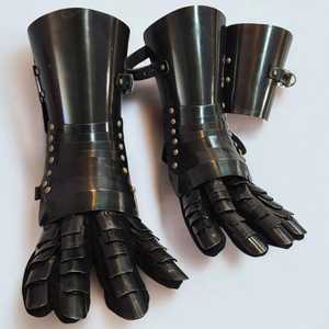Gants de chevalier médiévaux en acier personnalisés, plaqués nickel noir, style antique, technique de moulage d'armure pour les bras - Product Image 3