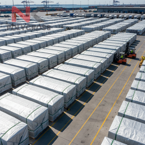 Bâche de qualité professionnelle, imperméable et résistante aux UV, pour les travaux de construction, la logistique et les projets d'infrastructure. - Product Image 1