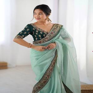 Sari de Boda VASTRA COTTAGE con Borde de Encaje Bordado y Blusa Banglori sin Coser a Juego, Ropa Étnica Tradicional - Product Image 2