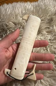 Nouvelle conception Peigne en os de buffle fait main de qualité supérieure, style viking moderne, motif floral sculpté, pour massage capillaire et usage en salon - Product Image 2