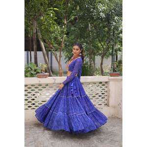 Navratri Special Mujer Lehenga Choli con Gota Patti Lace Work Set - Product Image 2