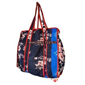 Vintage Reversible Kantha Tote Bag Floral Impreso Reciclado Sari Estilo plegable con patrón geométrico para ir de compras - Product Image 2