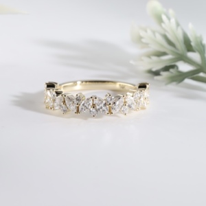 Bague de fiançailles vintage en or jaune avec diamant de laboratoire taille marquise, demi-bague éternité à grappes, tiare florale étincelante, alliance de mariage - Product Image 1