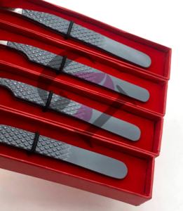 แหนบต่อขนตาสแตนเลสเคลือบสีเทาคุณภาพสูง 90 องศา พร้อมโลโก้สั่งทำพิเศษ อุปกรณ์เสริมความงาม - Product Image 5