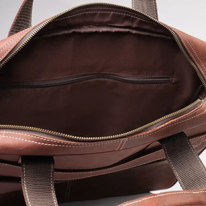 Maletín clásico de cuero marrón para portátil con cierre de cremallera y correa para el hombro para uso laboral - Bolso delgado de cuero marrón para portátil - Product Image 5