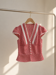 Blusa VIVI KA para Mujer, Roja a Cuadros, Cuello en V, Manga Corta, Adorno de Encaje, Botones, Peplum, Lista para Enviar, LESTER - Product Image 5