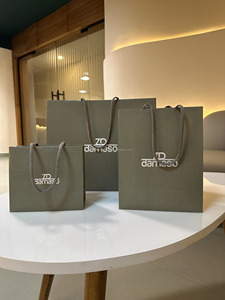 Bolsas de papel Premium de lujo para joyería Diseños elegantes de moda con opciones personalizadas para regalar - Product Image 3