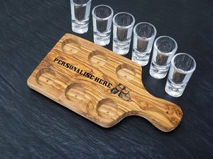 Bandeja de servir corta de madera con soportes de vidrio de acabado liso para servir en la mesa, ideal para cervecerías, bares y restaurantes. - Product Image 2