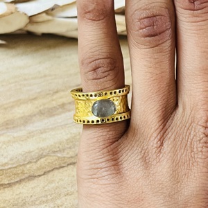 Anillos de Labradorita de Último Diseño, Anillo Tribal de Latón para Mujer, Chapado en Oro de 18k, Anillos Geométricos Martillados para Venta al por Mayor/OEM/ODM - Product Image 6