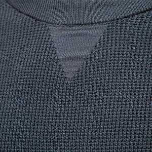 Pull à col rond en tricot gaufré pour homme – Design élégant en tricot gaufré, parfait pour la superposition, confortable et idéal pour les tenues décontractées - Product Image 4