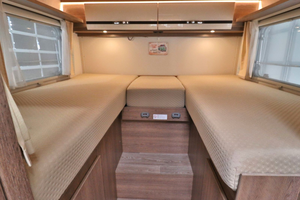 Autocaravana Económica Tipo Alcove, Modelo 2016, Blanca, Euro 5, para 4-6 Personas, Viajes Familiares de Lujo con Piso Acrílico - Product Image 5