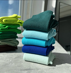 Chaussettes noires pour femmes, en coton et fibre de bambou, respirantes, tricotées, unies, pour usage quotidien, style classique, saison printemps - Product Image 4