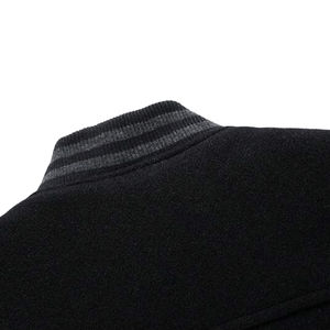 Blouson universitaire homme 2026 personnalisé avec logo, manches en toile et cuir, broderie noire, style Letterman, bleu clair, OEM - Product Image 2