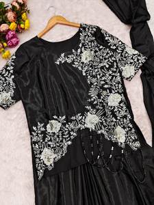 Sari de Seda Chinnon Preconfeccionado de Diseño con Bordado de Lentejuelas - Product Image 2