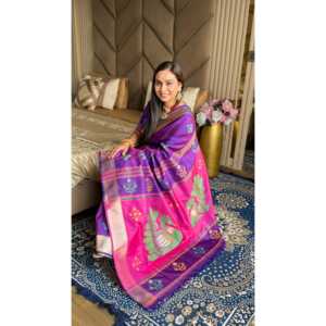 Sari en soie douce Elite Ikkat Patola avec pallu en paon et bordure en zari doré, motifs Meenakari, vêtements indiens et pakistanais - Product Image 3