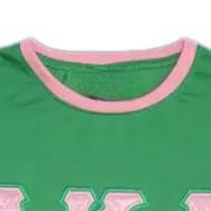 Camiseta de Lujo para Mujer AKA, Color Verde Kelly, Algodón Premium, Cuello Redondo, Manga Corta, con Letras AKA, Diseño de la Hermandad Griega - Product Image 2