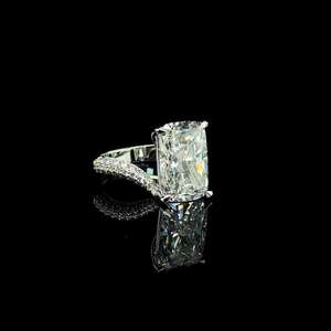 Anillo de compromiso de moissanita de 5.02 CT con corte cojín modificado y banda en espiral para mujer, de plata 925, regalo para fiesta de bodas para pareja - Product Image 4