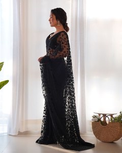 Sari en soie noir brodé avec dupatta en dentelle, longueur au sol, style indien pakistanais élégant, tenue de mariage pour femmes - Product Image 4