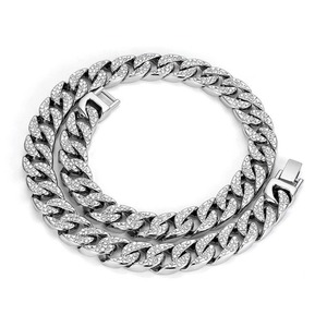 Collar de Eslabones Cubanos con Diamantes de Moissanita de Diseño Único para Uso Diario, Fiestas y Regalos, Disponible para la Venta - Product Image 3