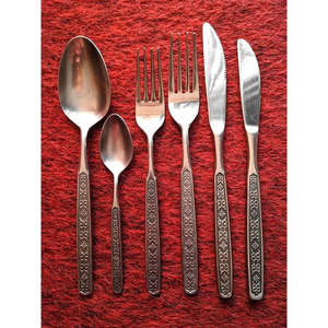 Juego de cubiertos metálicos profesionales para restaurante, hotel, cafetería y catering con acabado pulido y calidad confiable. - Product Image 1