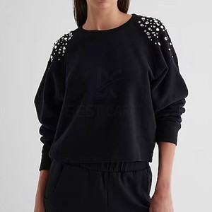 Sudadera Negra con Capucha y Cuello Redondo, Detalle de Pedrería en el Hombro, Manga Regular, Corte Regular, Tejido Ecológico de Poliéster, Unisex - Product Image 3