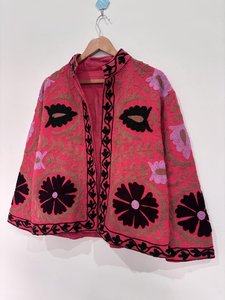 Chaqueta Suzani Unisex Bordada a Mano de Manga Larga, Fabricante de Chaquetas de Algodón Bordadas Suzani Hechas a Mano en India, Abrigo para Mujer - Product Image 4