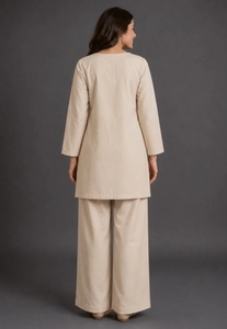 Ensemble Kurta et pantalon droit brodé en mélange de coton pour femme KV (Beige) - Réversible, séchage rapide, tenue décontractée d'automne pour mariage et fête - Product Image 4