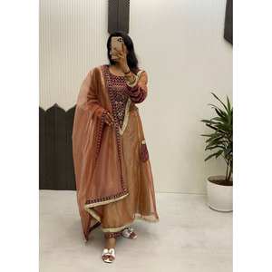 Traje de Fiesta Salwar Kameez de Poliéster de Diseño con Dupatta Elegante - Product Image 2