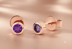 Boucles d'oreilles minimalistes en argent 925 avec améthyste taille ronde sertie clos pour un usage quotidien, unisexe - Product Image 3