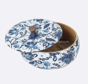 Caja de Roti con estampado floral artesanal con tapa Madera pulida Recuerdo náutico y estilo amor - Product Image 1