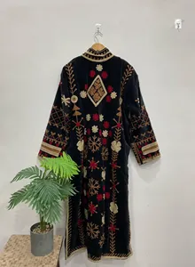 Veste longue élégante en velours noir brodé Suzani avec motif floral, col montant bohème, manches longues, vêtement d'extérieur pour l'hiver - Product Image 5