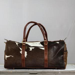 Bolsa de Viaje de Cuero Vacuno con Asas Marrones, Cierre de Cremallera, Gran Capacidad, Bolsa de Fin de Semana - Product Image 1